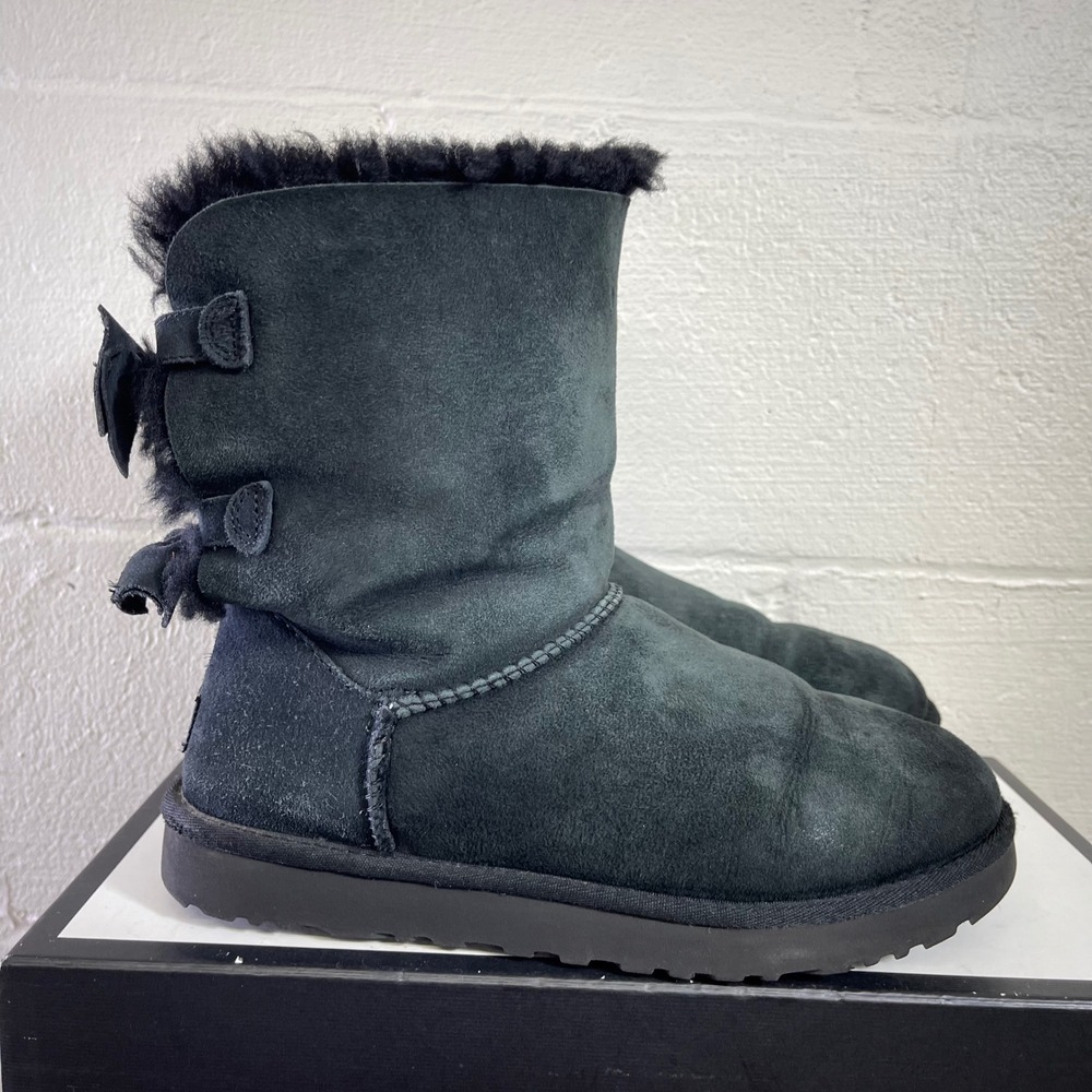 UGG AUSTRALIA Meilani Bow 1012981 Black Sheepskin Suede Boots Women's  8 US